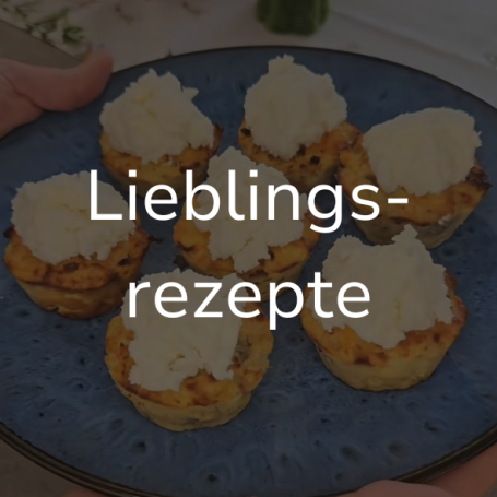 Link zur Seite "Lieblingsrezepte". Auf dem Bild: Hundemuffins auf einem Teller.