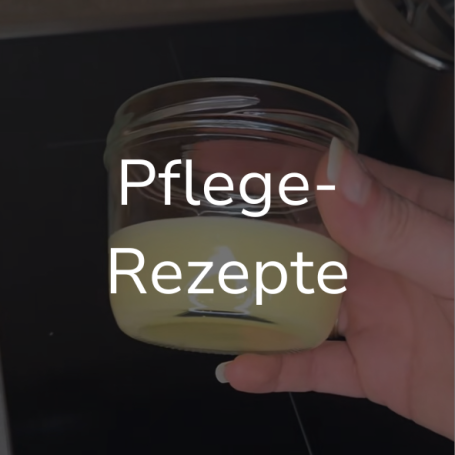 Link zur Seite "Pflegerezepte". Auf dem Bild: Eine Hand hält ein Glas mit Creme.